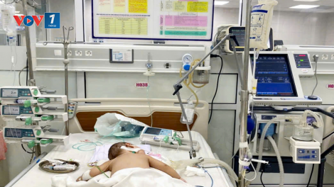Cứu sống bé trai 7 tháng tuổi suy hô hấp cấp tiến triển (ARDS) do biến chứng Cúm A (12/02/2025)
