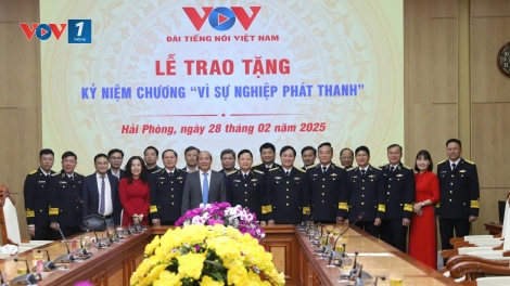 Trao kỷ niệm chương “Vì sự nghiệp phát thanh” cho lãnh đạo, cán bộ Quân chủng Hải quân