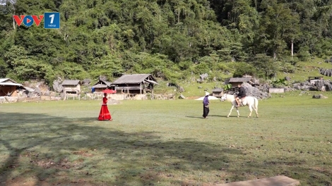 "Làng nguyên thủy" Hang Táu - điểm sáng phát triển du lịch của đồng bào Mông ở Sơn La