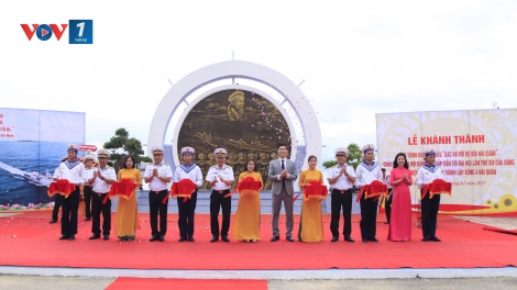 Lữ đoàn 162 khánh thành bức phù điêu “Bác Hồ với bộ đội Hải quân”.