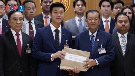 Phe đối lập tại Thái Lan đệ trình kiến nghị thảo luận bất tín nhiệm Thủ tướng