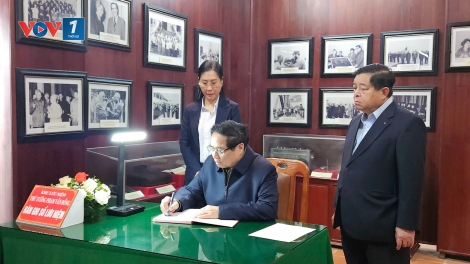 Thủ tướng Phạm Minh Chính dâng hoa, dâng hương tưởng nhớ cố Thủ tướng Phạm Văn Đồng