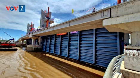 Vận hành tạm thời Cống âu Rạch Mọp, tỉnh Sóc Trăng ứng phó hạn, mặn