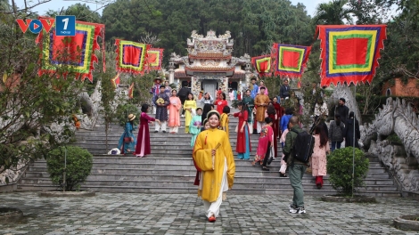 Sôi động không khí lễ hội đầu xuân ở Huế