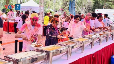 Rực rỡ lễ hội sắc màu Holi tại Hà Nội