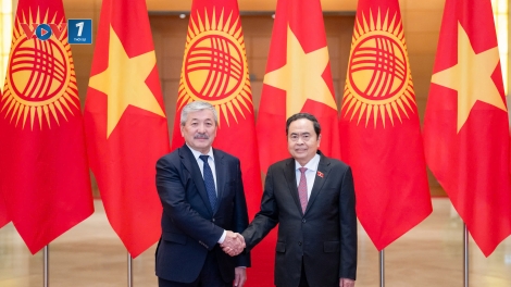Chủ tịch Quốc hội Trần Thanh Mẫn hội kiến với Thủ tướng Kyrgyzstan