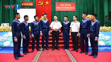 Thông tin về tình hình biển, đảo cho chiến sĩ mới nhập ngũ