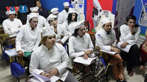 Trường dạy nấu ăn dành cho những người chuyển giới ở Pakistan