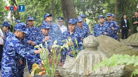 Cảnh sát biển Việt Nam dâng hương tưởng niệm Chủ tịch Hồ Chí Minh tại Khu di tích K9