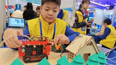 Bắc Kinh phổ cập giáo dục AI từ tiểu học