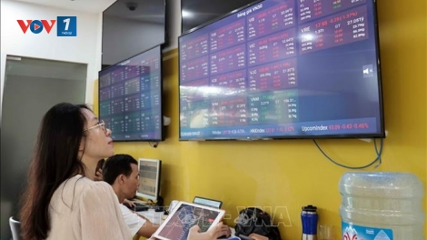 Phiên chứng khoán chiều qua, áp lực bán gia tăng, VN-Index lui về mốc 1.326 điểm
