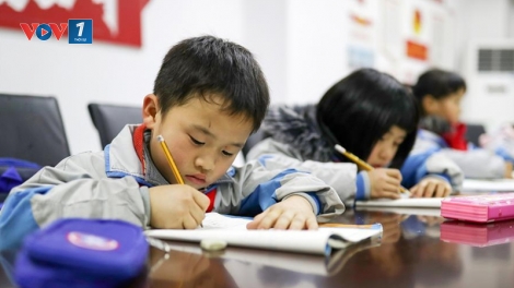 Trung Quốc thí điểm “ngắt” bài tập để đảm bảo giấc ngủ cho học sinh