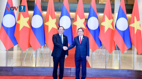 Chủ tịch Quốc hội Trần Thanh Mẫn hội kiến Thủ tướng Lào Sonexay Siphandone