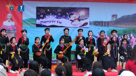Nguyệt Vũ: Hành trình trao gửi tri thức và khơi dậy tình yêu sách cho học sinh vùng cao