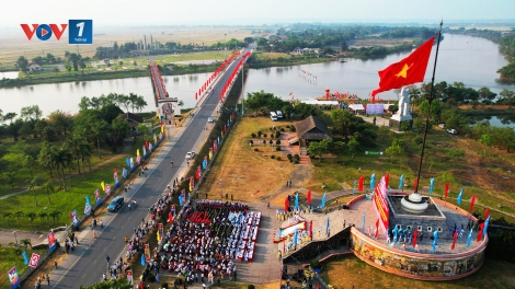 Thiêng liêng Lễ Thượng cờ “Thống nhất non sông” tại Đôi bờ Hiền Lương-Bến Hải, tỉnh Quảng Trị