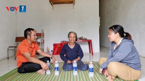 Nhiều hộ nghèo người Cơ Tu huyện Nam Giang, Quảng Nam được ở trong nhà mới
