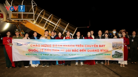 Đón chuyến bay quốc tế đầu tiên đến sân bay Đồng Hới