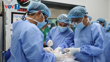 Thời sự 21h30 18/4/2025: Ca ghép gan đầu tiên từ người cho chết não tại Bệnh viện Nhi đồng 2