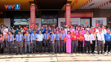Xúc động không khí sum họp 2 miền Nam- Bắc tại ga Đà Nẵng trên đôi tàu Thống Nhất