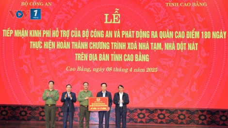 Bộ Công an trao kinh phí hỗ trợ xóa nhà tạm, nhà dột nát tại Cao Bằng