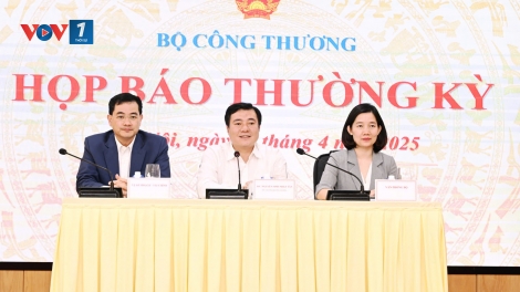 "Chưa vội bàn tới câu chuyện điều chỉnh mục tiêu tăng trưởng xuất khẩu năm 2025"