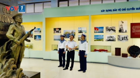 Thượng tá Vũ Anh Tuấn đã kể lại câu chuyện của cha về tình yêu dành cho biển đảo Tổ quốc.