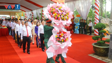 Hậu Giang tổ chức Lễ báo công, dâng hoa viếng Bác tại Đền thờ Bác Hồ