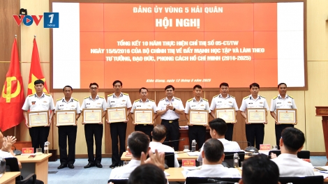 Vùng 5 Hải quân khen thưởng các tập thể, cá nhân có thành tich tốt trong thực hiện Chỉ thị 05