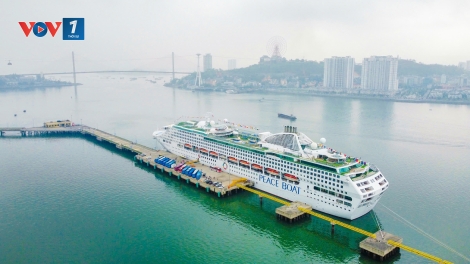 Tàu Hoà Bình (Peace Boat) đến Việt Nam đúng ngày 30/4: Hoà bình rất đẹp !