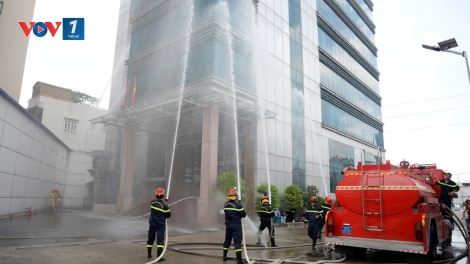 Tài xế xe bồn, nhân viên cây xăng PTS Sài Gòn diễn tập phòng cháy chữa cháy