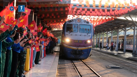 Đón các lực lượng hoàn thanh nhiệm vụ diễu binh, diễu hành tại ga Đà Nẵng