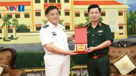 Trung tướng Đỗ Xuân Tụng tiếp Phó Chủ nhiệm Bộ Công tác chính trị, Chiến khu miền Nam Trung Quốc