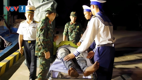 Đảo Trường Sa cấp cứu thành công ngư dân trong đêm
