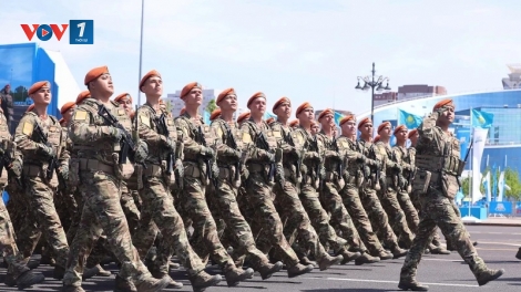 Kazakhstan duyệt binh tái hiện ký ức hào hùng về chiến thắng phát-xít