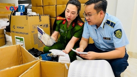 Thời sự 21h30 16/5/2025: Công an Hà Nội thu giữ 100 tấn thuốc tân dược, thực phẩm chức năng giả