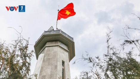Lễ Thượng cờ và gắn biển công trình Cột cờ A Pa Chải - biểu tượng thiêng liêng nơi cực Tây Tổ quốc