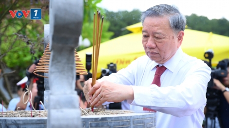 Tổng Bí thư Tô Lâm thăm tặng quà cho các gia đình chính sách, người có công ở Nghệ An