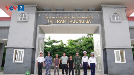 Bệnh xá đảo Trường Sa bàn giao ngư dân cho gia đình sau thời gian điều trị
