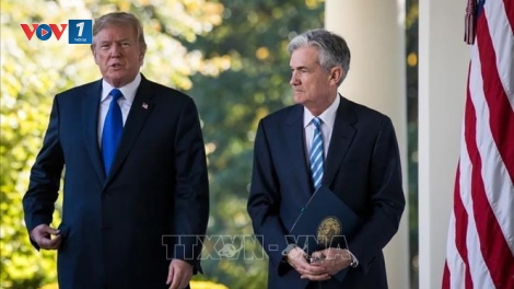 Cuộc gặp trực tiếp đầu tiên giữa Tổng thống D. Trump và Chủ tịch Fed