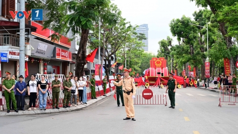 Thành phố Hải Phòng, bình yên trong sắc đỏ (12/5/2025)