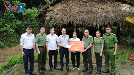 Công an nhân dân hỗ trợ người dân Yên Bái xóa nhà tạm
