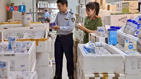 Hà Nội: Phát hiện kho hàng lậu nằm ngay giữa trung tâm thành phố