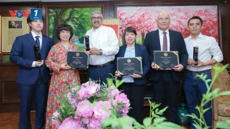 Anh hùng Lao động Thái Hương được vinh danh Nhà lãnh đạo xuất sắc trong phát triển bền vững toàn cầu