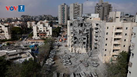 Lệnh ngừng bắn vừa có hiệu lực, Iran lại phóng tên lửa vào Israel