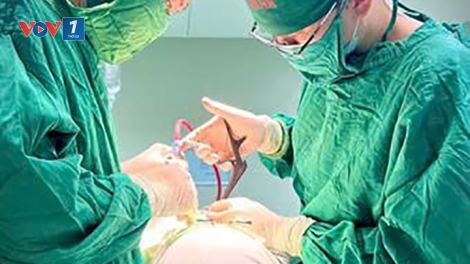 Bệnh viện Hữu nghị Đa khoa Nghệ An phẫu thuật thành công u tủy hình quả tạ