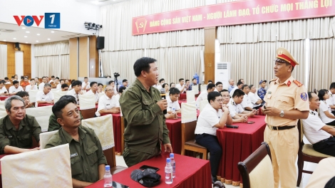 Tuyên truyền pháp luật về an ninh trật tự, an toàn giao thông  cho doanh nghiệp vận tải và người lao