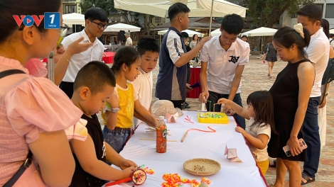 Cùng tìm về ký ức tuổi thơ qua Trưng bày tranh “Lớn Kể Chuyện Bé”