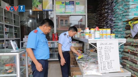 Nhiều cửa hàng đồng loạt đóng cửa giữa cao điểm chống hàng giả