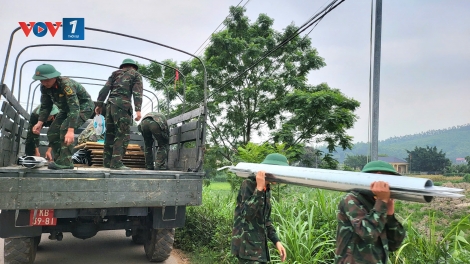 Bộ đội Quân khu 2 hỗ trợ thi công những vị trí khó khăn của dự án Đường dây 500kV Lào Cai – Vĩnh Yên