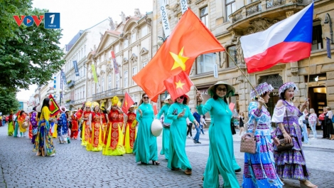 Rực rỡ sắc màu Việt trong Ngày Văn hóa các Dân tộc Thiểu số tại Praha